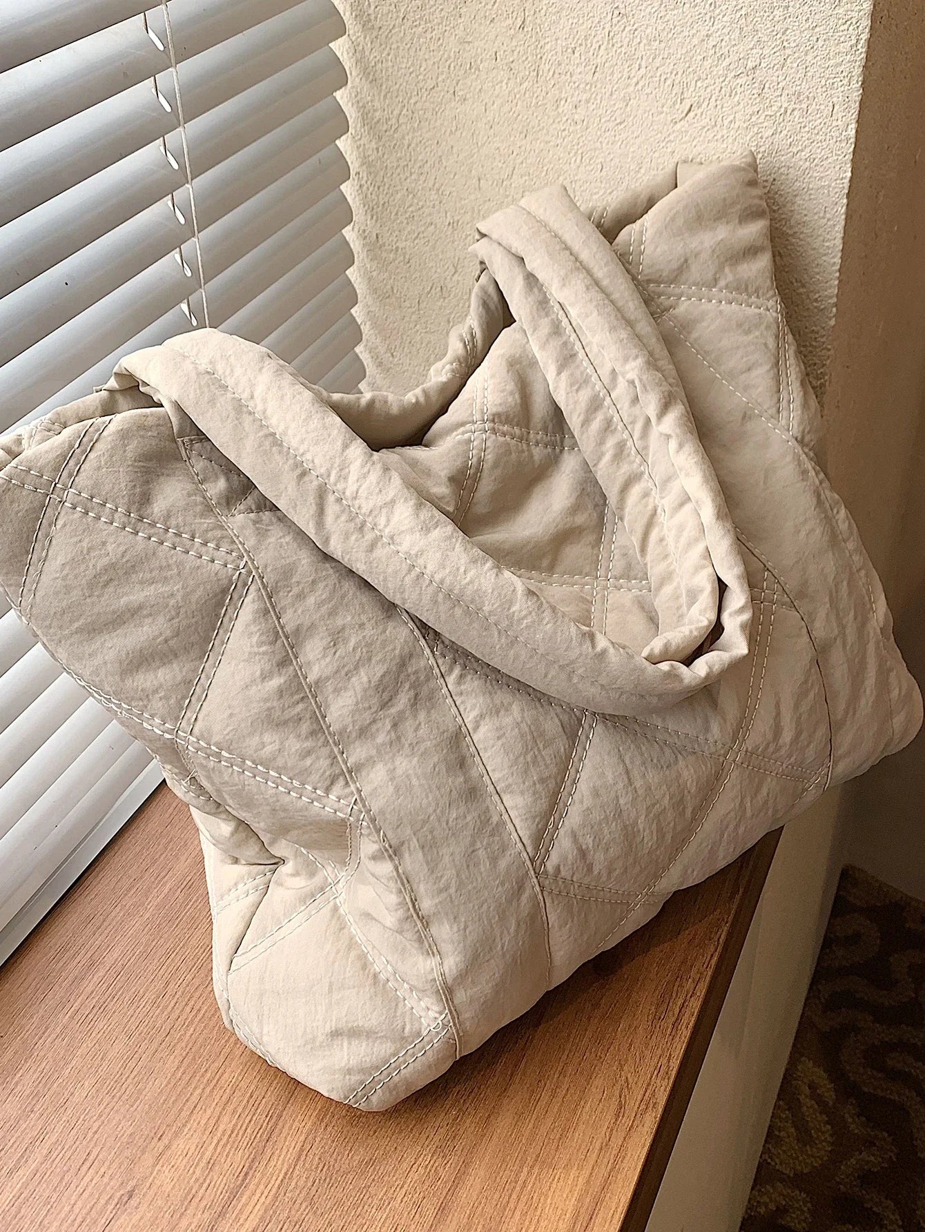 Minimalist Quilted Tote Bag, Mothers Day Gift For Mom, Stylish Linen, PVC Bag For Groceries & Gifts School Bag For Graduate, Tee